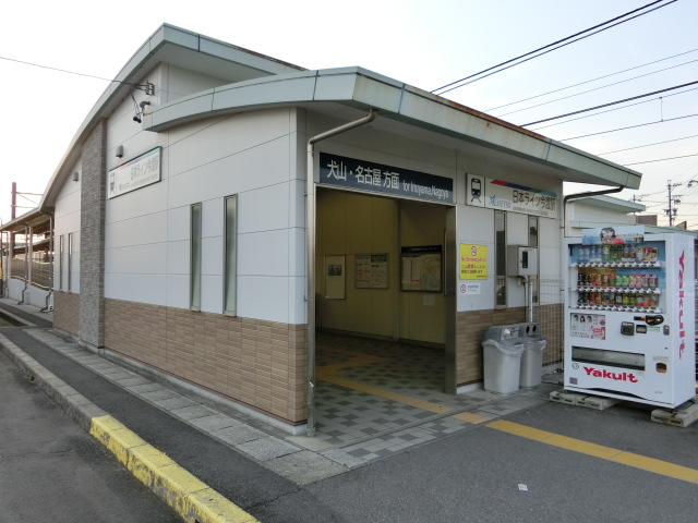 駅舎 (2番線側)