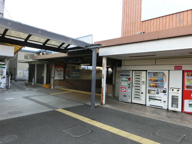 駅舎 (南口)