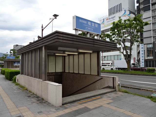 駅出入口 (出口1)