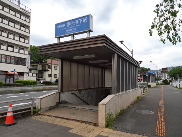 駅出入口 (城東方面)
