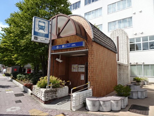 駅出入口EV