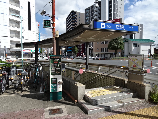 駅出入口1