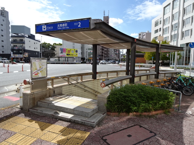 駅出入口2