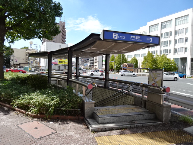 駅出入口3