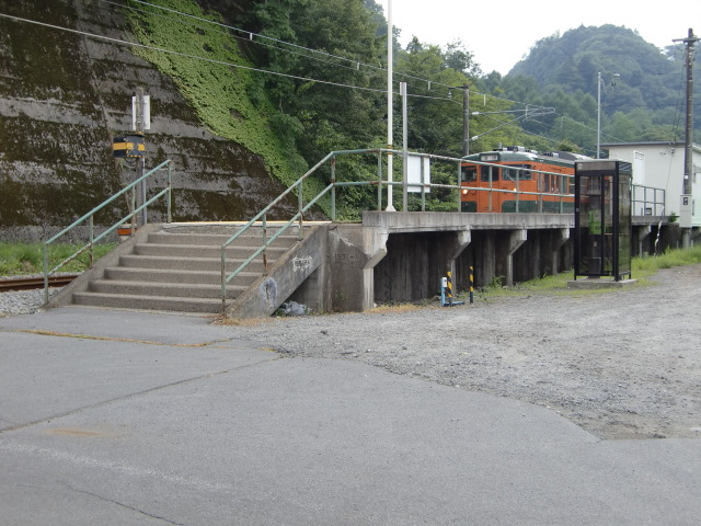 駅出入口