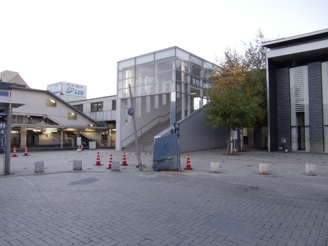 駅舎 (東口)