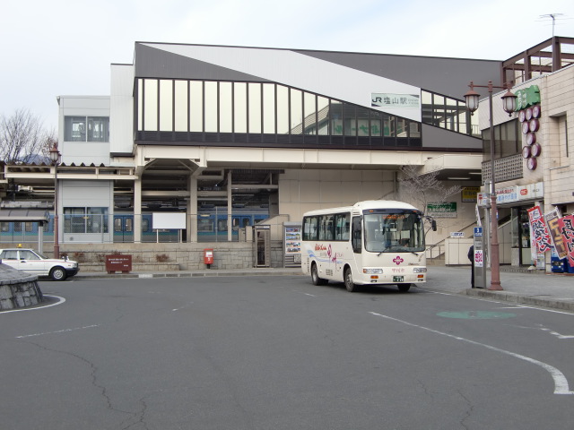 駅舎 (南口)
