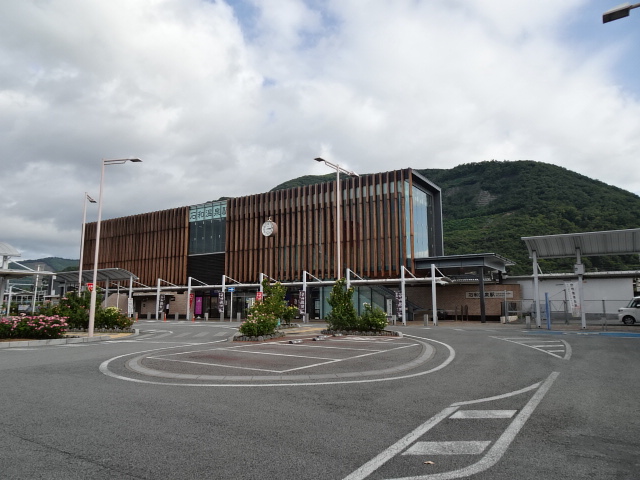 駅舎 (南口)