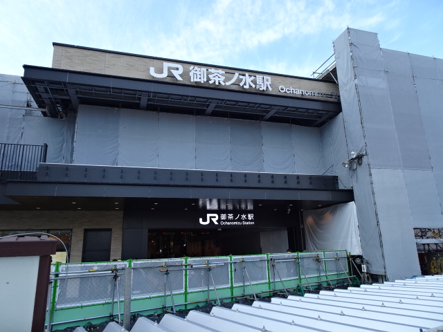 駅舎 (聖橋口)