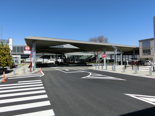 駅舎 (南口)