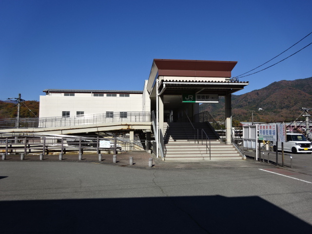駅舎 (南口)