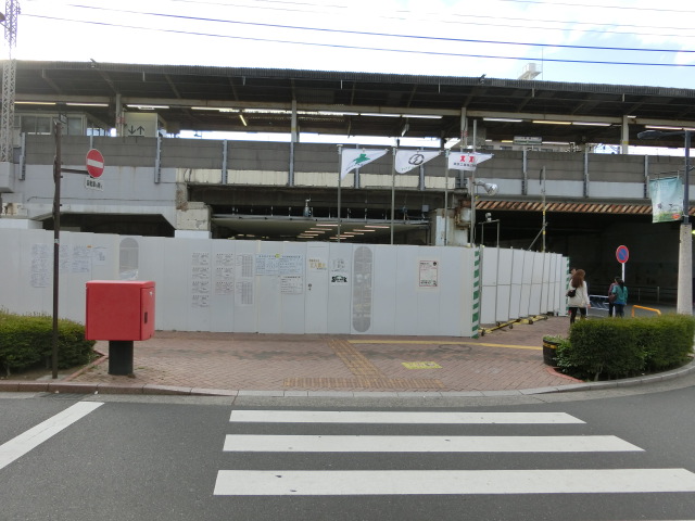駅舎 (南口)