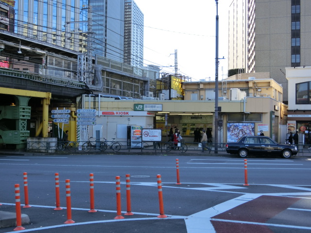 駅舎 (東口)