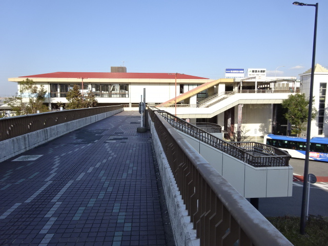 駅舎 (南口)