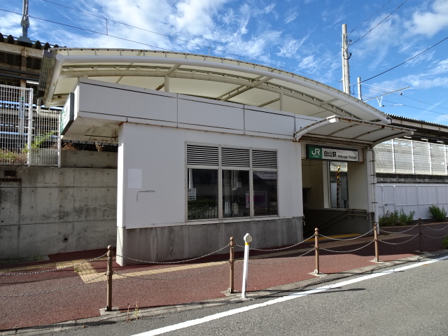 駅舎 (南口)