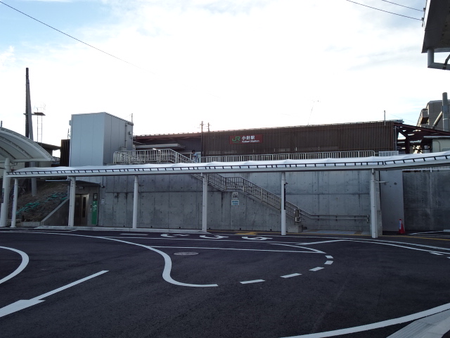 駅舎 (南口)