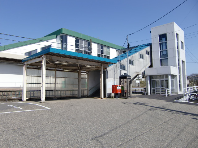 駅舎 (南口)