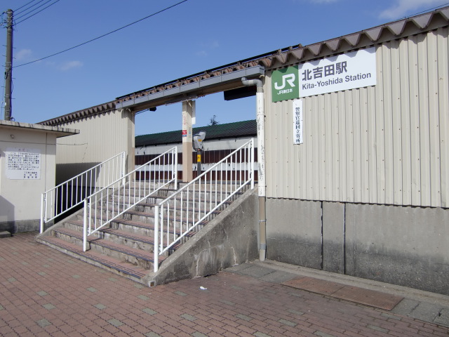 駅出入口