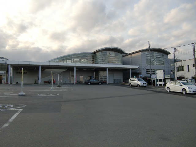 駅舎 (東口)