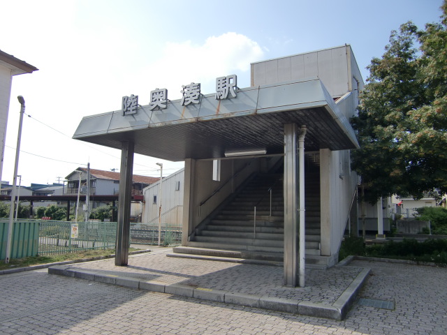 駅舎 (南口)