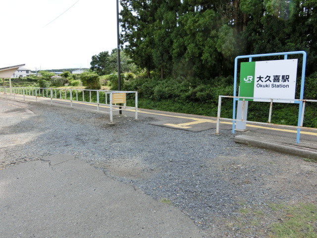駅出入口