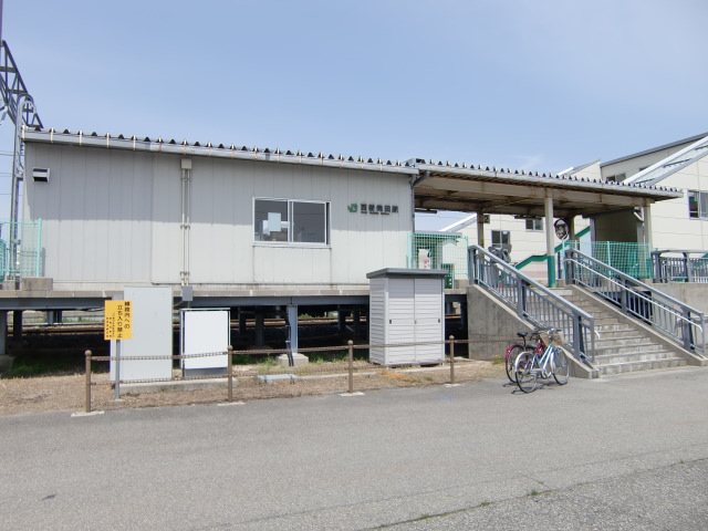 駅舎 (南口)