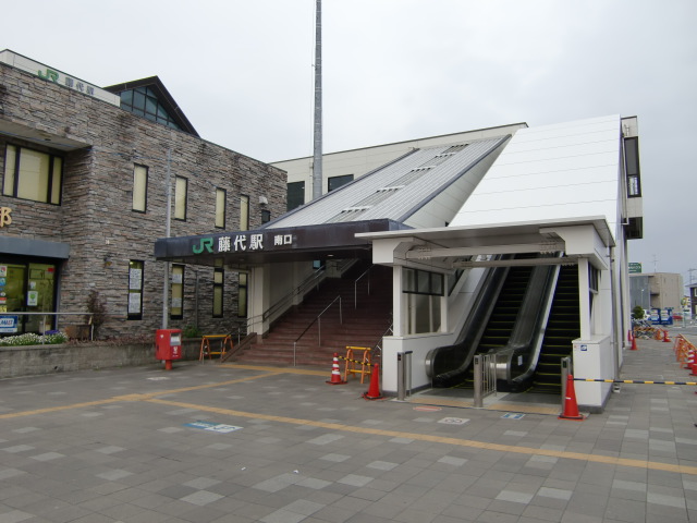駅舎 (南口)