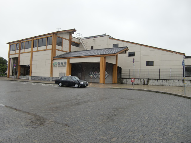 駅舎 (東口)