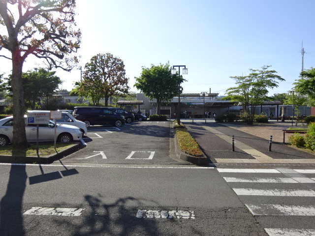 駅舎 (東口)