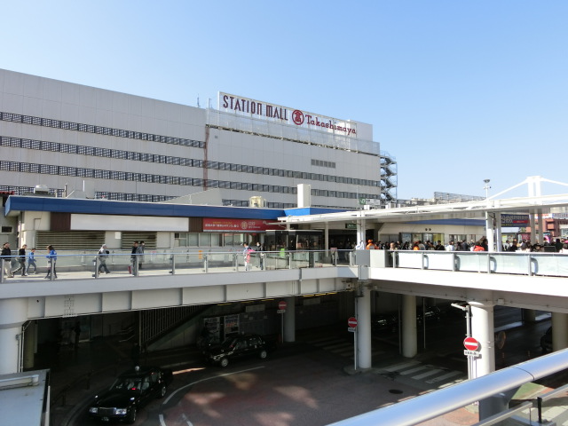 駅舎 (東口)