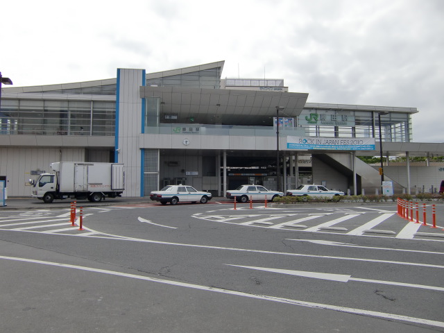 駅舎 (東口)