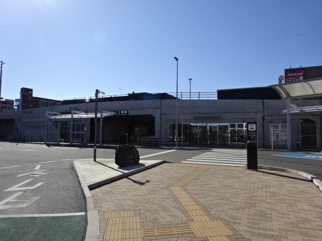 駅舎 (東口 E1)