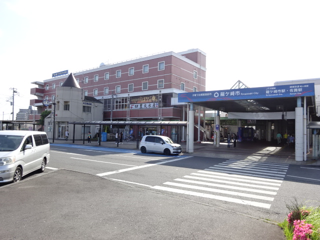駅舎 (東口)