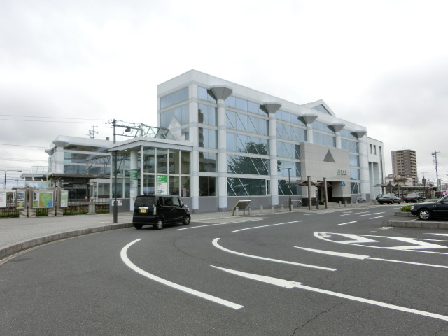駅舎 (東口)