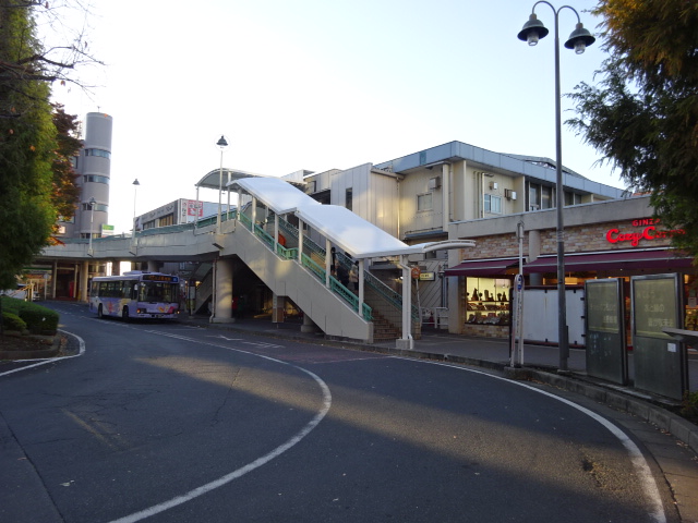 駅舎 (南口)