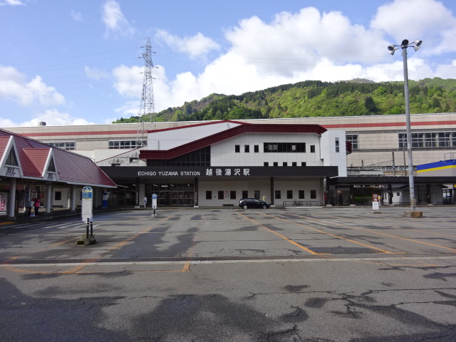 駅舎 (東口)