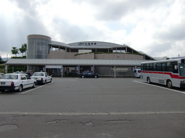 駅舎 (東口)
