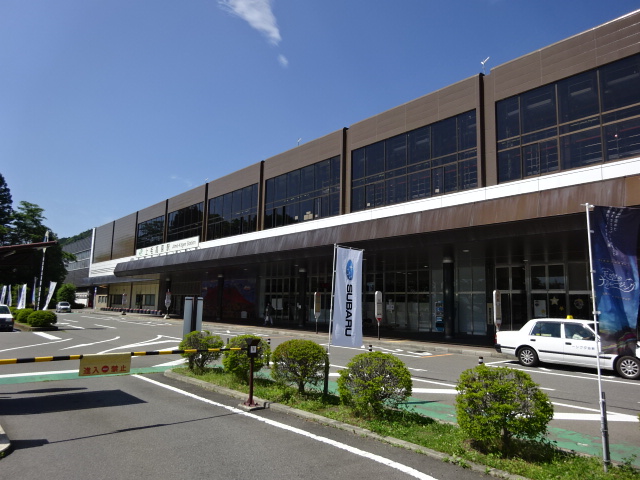 駅舎 (東口)