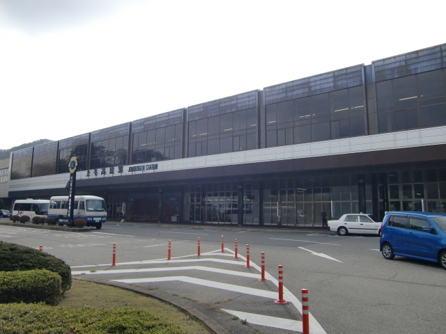 駅舎 (東口)