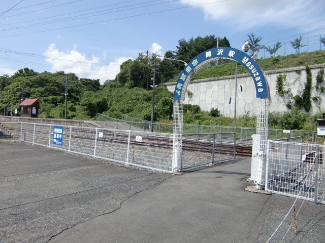 駅出入口
