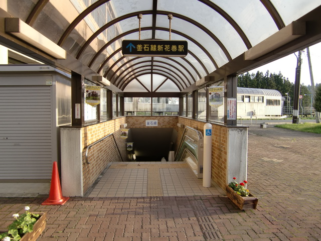 駅出入口