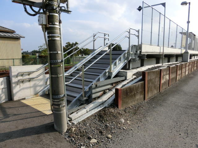 東口