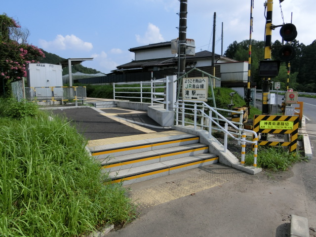 駅出入口