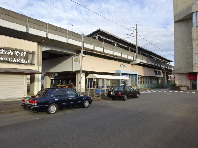 駅舎 (東口)