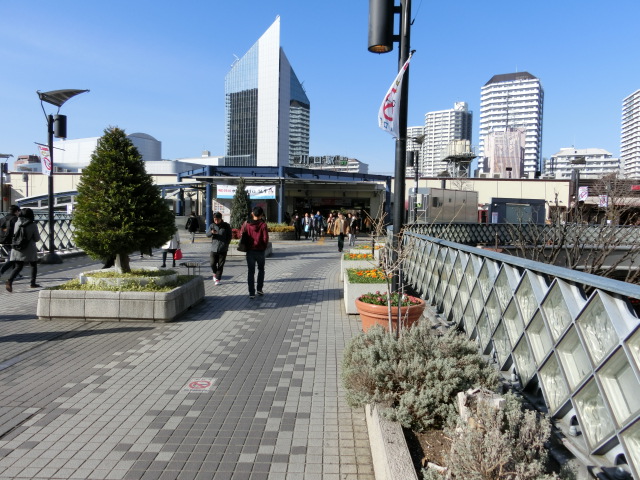 駅舎 (東口2F)