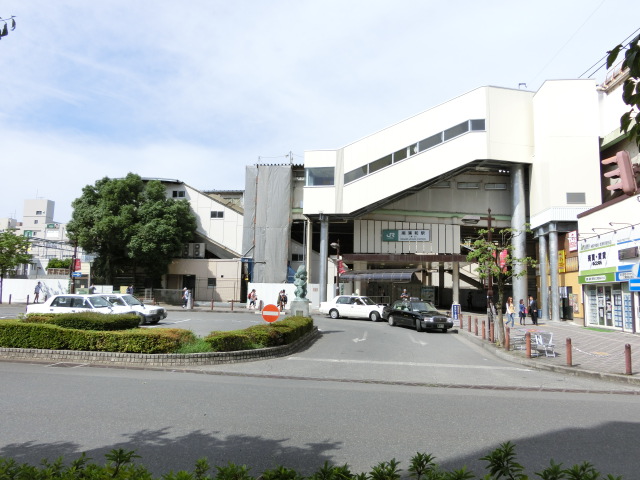 駅舎 (東口)