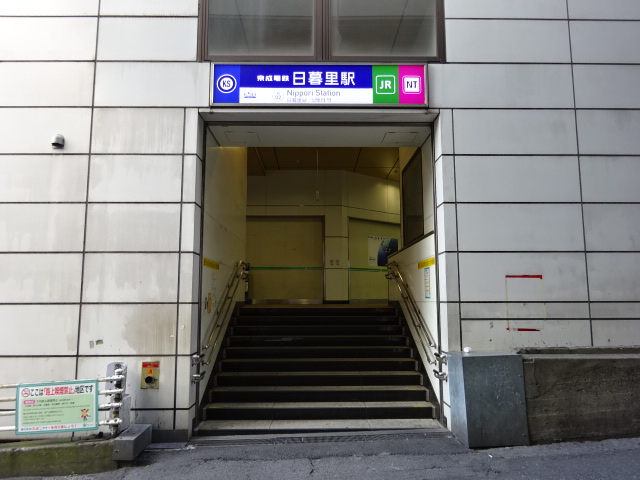 駅舎 (京成北改札口)