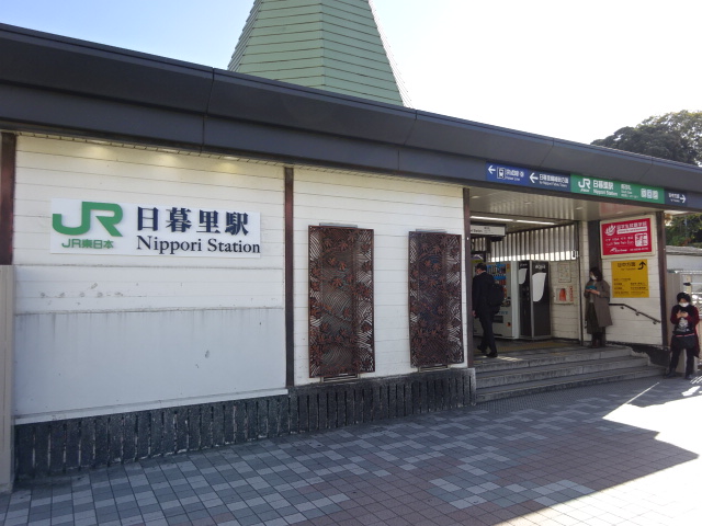 駅舎 (南口)