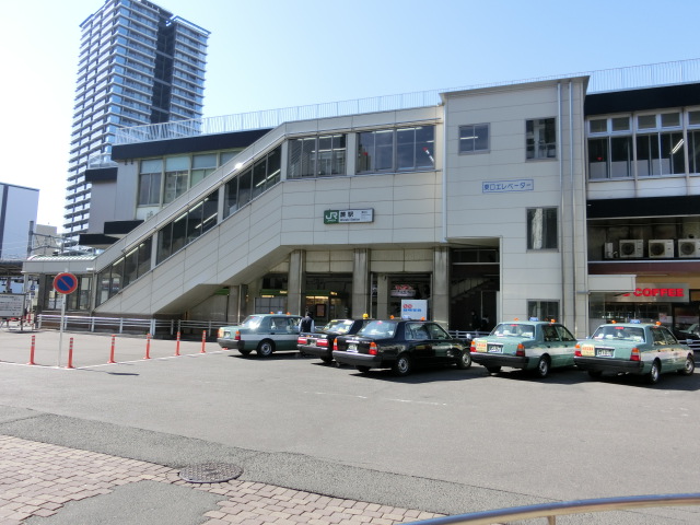 駅舎 (東口)