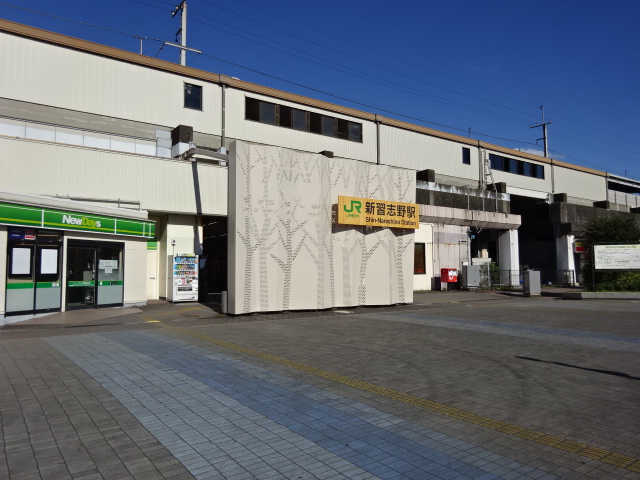 駅舎 (南口)